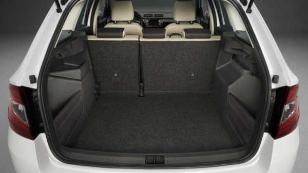 Това е един от малките автомобили на пазара с най-голямо багажно отделение: дълбоко, високо и пълно с практични детайли, изцяло в стила на Skoda. Има деклариран обем от 380 и 1190 литра, съответно за базова и максимална конфигурация. 

При поискване товарната повърхност може да се регулира на две височини, за да се изравни с накланящите се задни седалки. Skoda Fabia е  с размери 411 см на дължина, 178 на ширина и 146 на височина.
